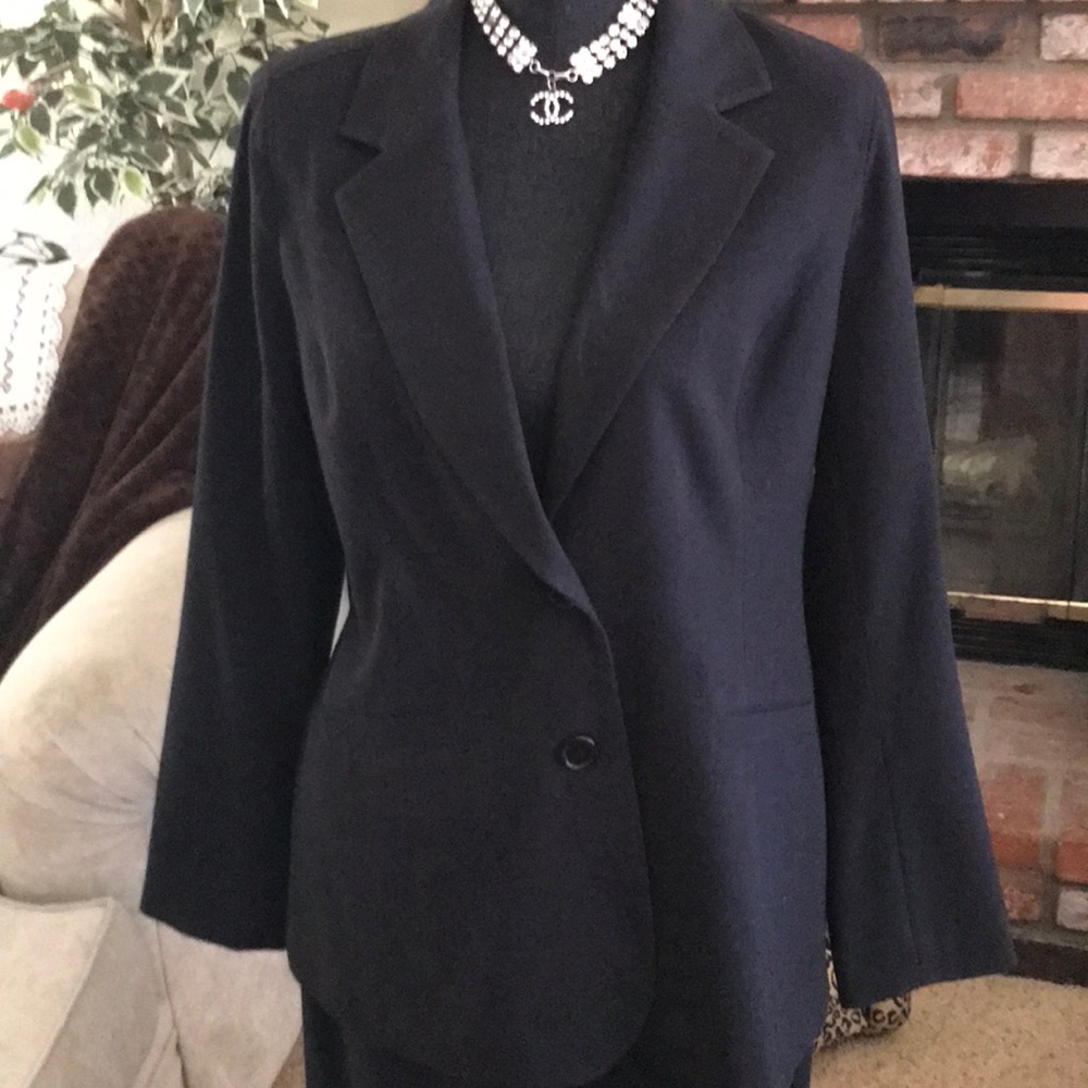 Monroe & Main Black Classic Women’s Suit - Picture 2 of 6